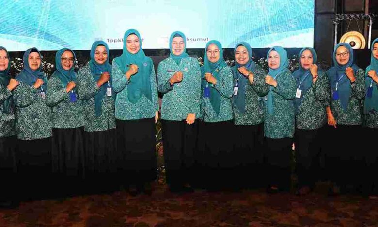 PKK Tapsel Hadiri Pelatihan Tertib Administrasi dan Workshop
