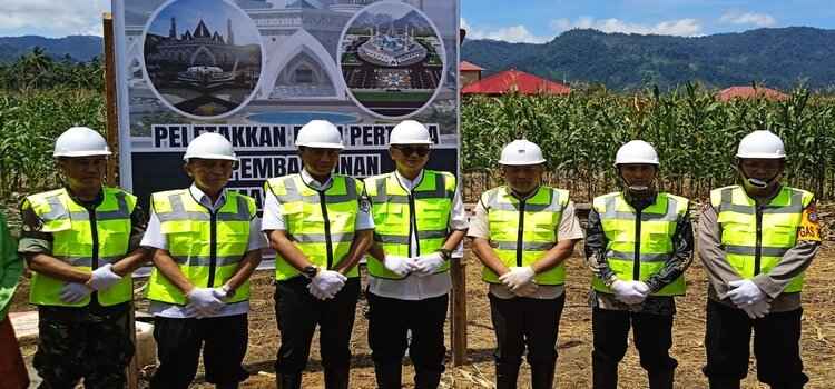 Pemkab Boltim, Bupati, Bupati Sam Sachrul Mamonto, SSM, Peletakan Batu, Masjid Agung, Kabupaten Bolaang Mongondow Timur