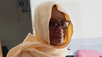 Emak-emak pengemis