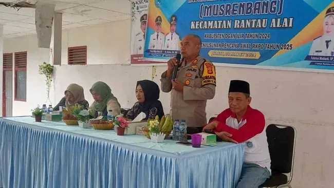 Dalam Giat Jumat Curhat di Aula Kantor Camat Rantau Alai, Ini Himbauan Kapolsek AKP Sutopo