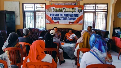 Polsek Talangpadang Gelar Jumat Curhat   Dibalai Pekon Sinarbanten
