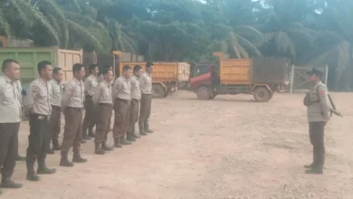 Tingkatkan Sinergitas, Bhabinkamtibmas Polsek Lalan Pimpin Apel Pagi Security PT DDS dan Olahraga Bersama