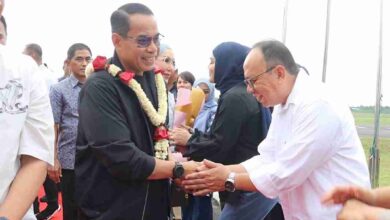 kapolda baru sumsel, Irjen Andi Rian, bersama istri mendarat di palembang pada minggu 29-09-2024