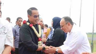 kapolda baru sumsel, Irjen Andi Rian, bersama istri mendarat di palembang pada minggu 29-09-2024