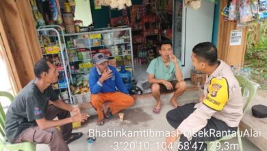 jelang pilkada rantau alai 2024, polsek rantau alai laksanakan sambang ke desa binaanya guna sampaikan himbauan tentang bahaya narkoba