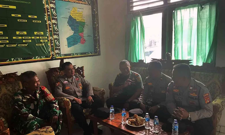 Kapolsek Tanjung Raja Gelar Jumat Curhat Bersama Danramil Tanjung Raja, Bahas Pengamanan Pilkada Serentak Tahun 2024
