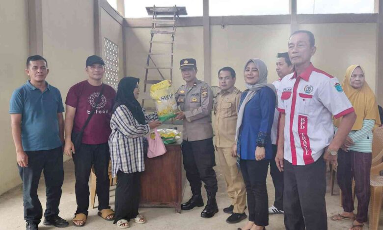 Polres Ogan Ilir Gelar Gerakan Pangan Murah di Wilayah Polsek Tanjung Raja, Sebanyak 5 Ton Beras untuk Warga Habis Terjual
