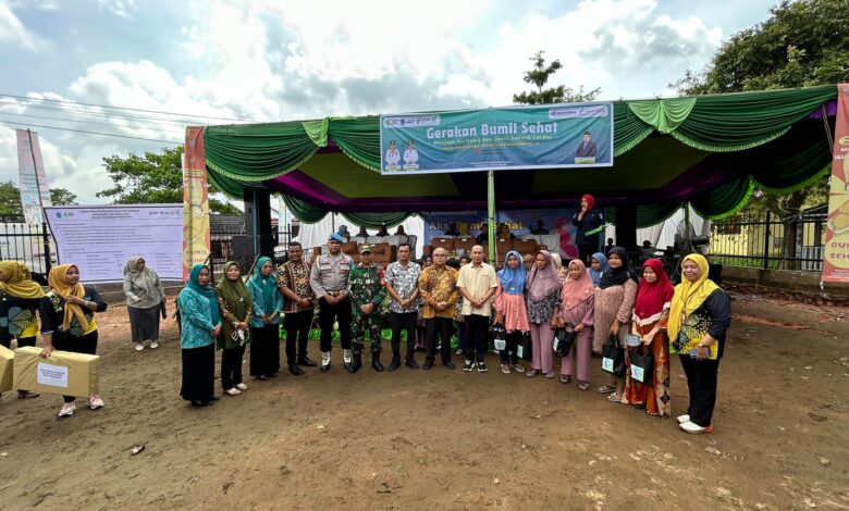 Polsek Pemulutan Hadiri dan Berikan Pengamanan Peringatan Hari Kesehatan Nasional ke-61 di Puskesmas Pemulutan