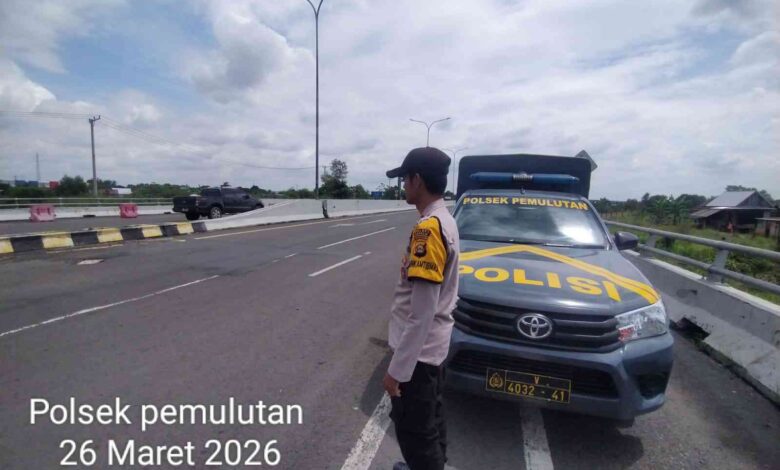 Polsek Pemulutan polres Ogan Ilir Intensifkan Strong Point, Pastikan Arus Lalu Lintas Lancar dan Wilayah Bebas Pungli serta Premanisme