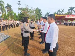 Ungkap Kasus Narkotika, Polsek Tanjung Raja Raih Penghargaan Bersama Tim Berprestasi Lainnya