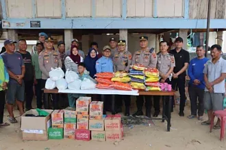 Peduli Korban Kebakaran, Polres Ogan Ilir dan Polsek Pemulutan Salurkan Bantuan
