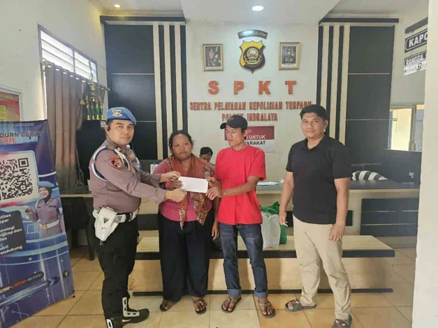 Wujud Kepedulian, Polsek Indralaya Bantu Pasutri Terlantar Asal Bengkulu Pulang Kampung