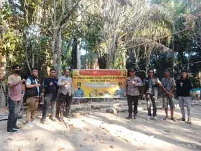 Kapolsek Rantau Alai Pimpin Langsung Pengecekan Lokasi Dugaan Sabung Ayam di Lubuk Rukam, dan Pasang Spanduk Larangan Perjudian