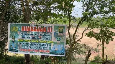 Cegah Musibah Tenggelam, Polsek Rantau Alai Pasang Spanduk Larang Anak Main di Sungai Ogan