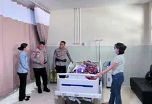 Dansat Brimob Serta Danyon Membesuk Anggota Yang Akan Dioperasi Korban Insiden Antar Warga Upai Dan Popo