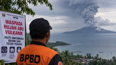 Gunung Anak Krakatau Siaga, BPBD Tanggamus Ingatkan Warga Waspadai Hujan Abu
