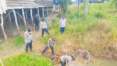 Kapolres Ogan Ilir Turun Langsung Pantau Pemadaman Karhutla di Muara Baru