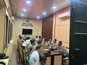 Kapolsek Tanjung Batu AKP Suparna P. Utomo Ikuti Anev Mingguan Polres Ogan Ilir, Evaluasi Kinerja dan Antisipasi Gangguan Kamtibmas
