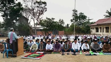 Personel Polres Ogan Ilir Melalui Polsek Tanjung Batu Ikuti Pelaksanaan Sholat Istisqo, Perkuat Ikhtiar Cegah Karhutla