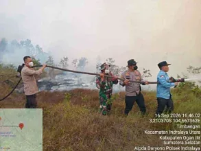 Polsek Indralaya Bersama Tim Gabungan Padamkan Karhutla Seluas 2 Hektare di Tanjung Seteko