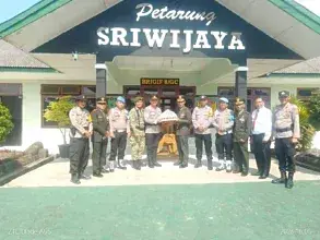 Dalam Rangka HUT ke-81 TNI, Polsek Rantau Alai Sambangi Brigif 8/G C Perkuat Sinergitas TNI-Polri