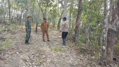 Cegah Karhutla, Polsek Indralaya Bersama TNI dan Pemdes Payakabung Patroli Daerah Rawan Kebakaran