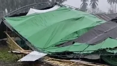 Foto pendukung berita Breaking News! hujan Deras Guyur Desa Solimandungan Baru, Kanopi Resepsi Perkawinan Roboh