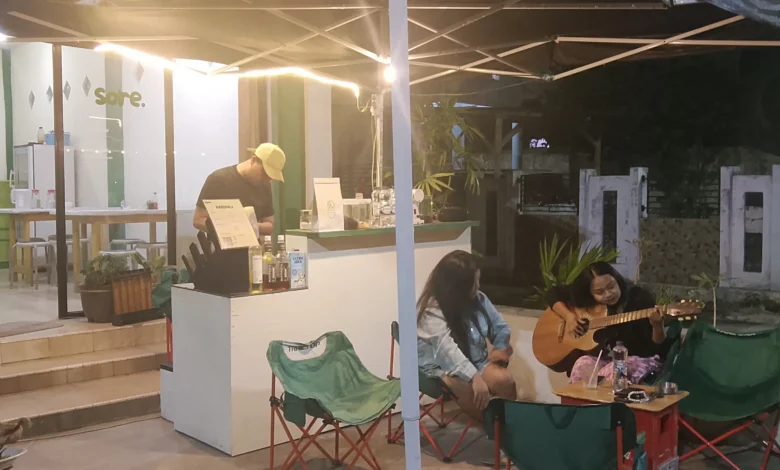 Foto pendukung berita Cari Tempat Nongkrong Asik, Ada di Depan Masjid Kelurahan Sinindian