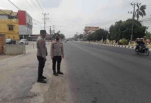 Foto pendukung berita Cegah Kemacetan dan Jaga Kamseltibcarlantas, Kapolsek Indralaya Pimpin Strong Point Pagi