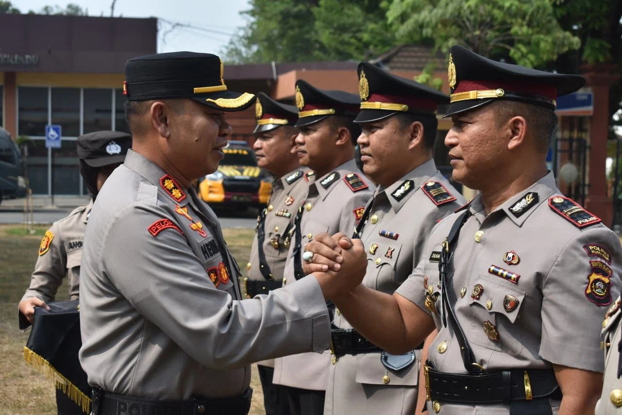 Foto pendukung berita Kapolres Muara Enim Pimpin Sertijab, IPTU Zulkarnain Afianata, S.T, M.Si, M.H Dipercaya Jabat Kapolsek Gunung Megang